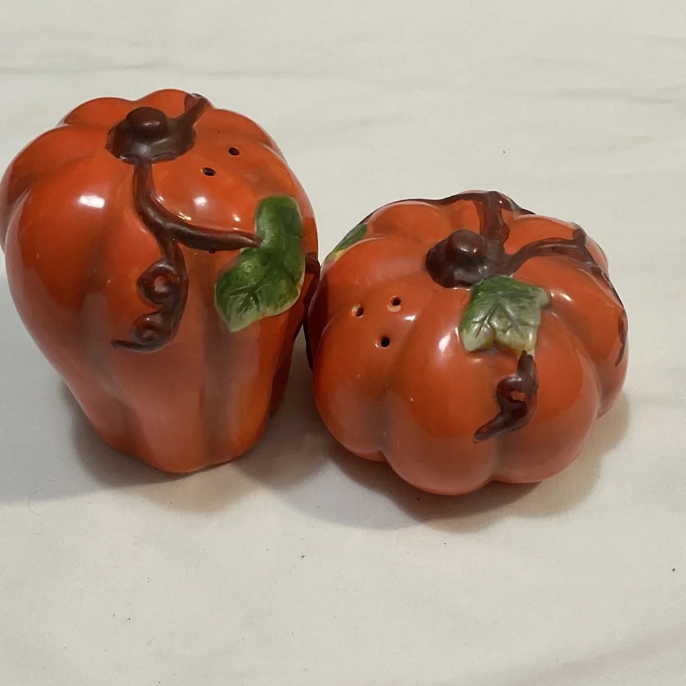 Ceramic Pumpkin Salt & Pepper Shaker Set - Orange